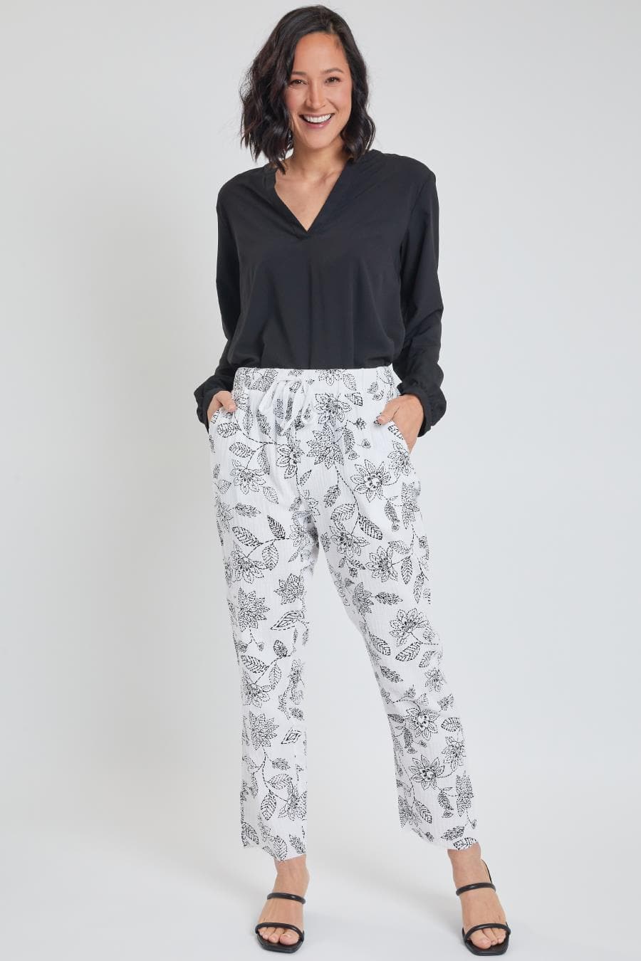 Women's Double Gauze Relaxed Fit Cropped Pant with Frayed Hem Deal Flowers White/Black