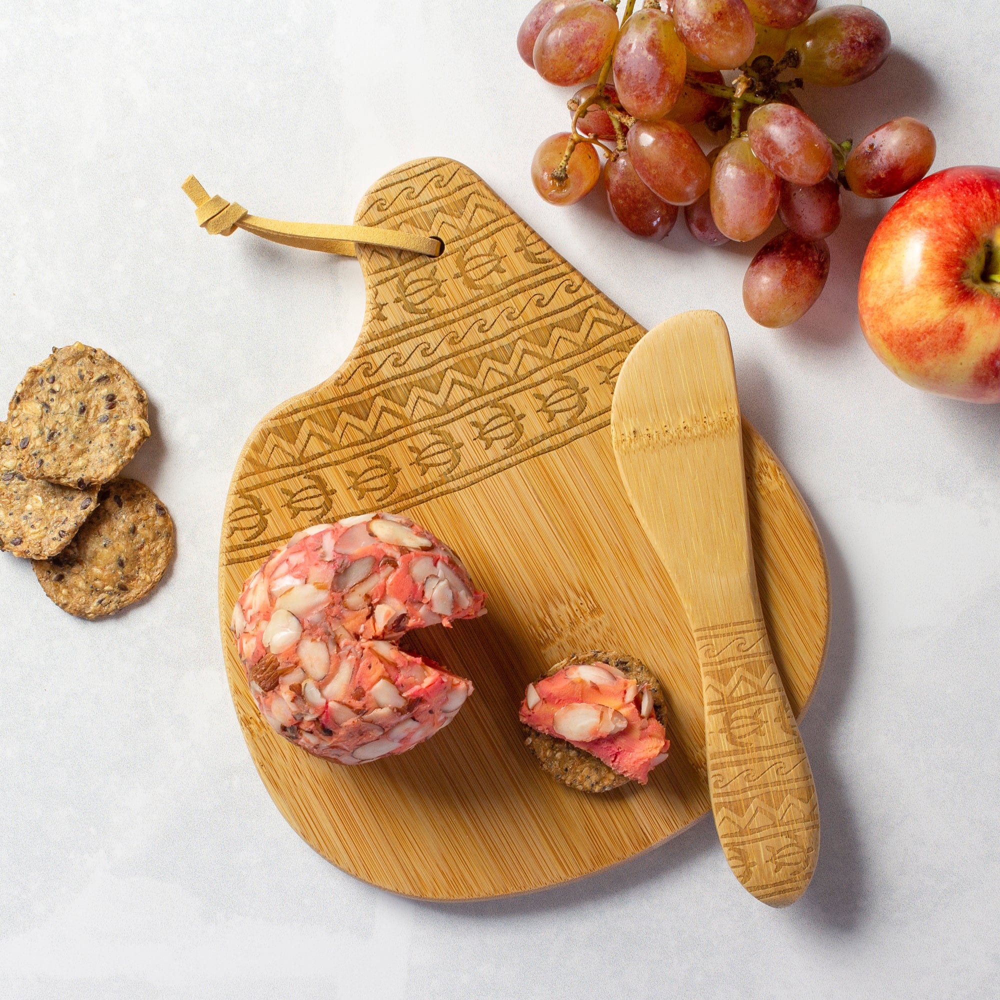 Tonga Serving Board and Spreader