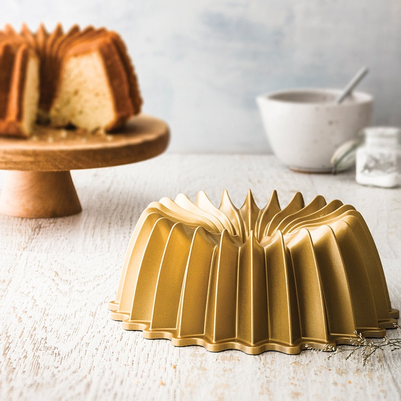 10 Cup Brilliance Bundt Pan