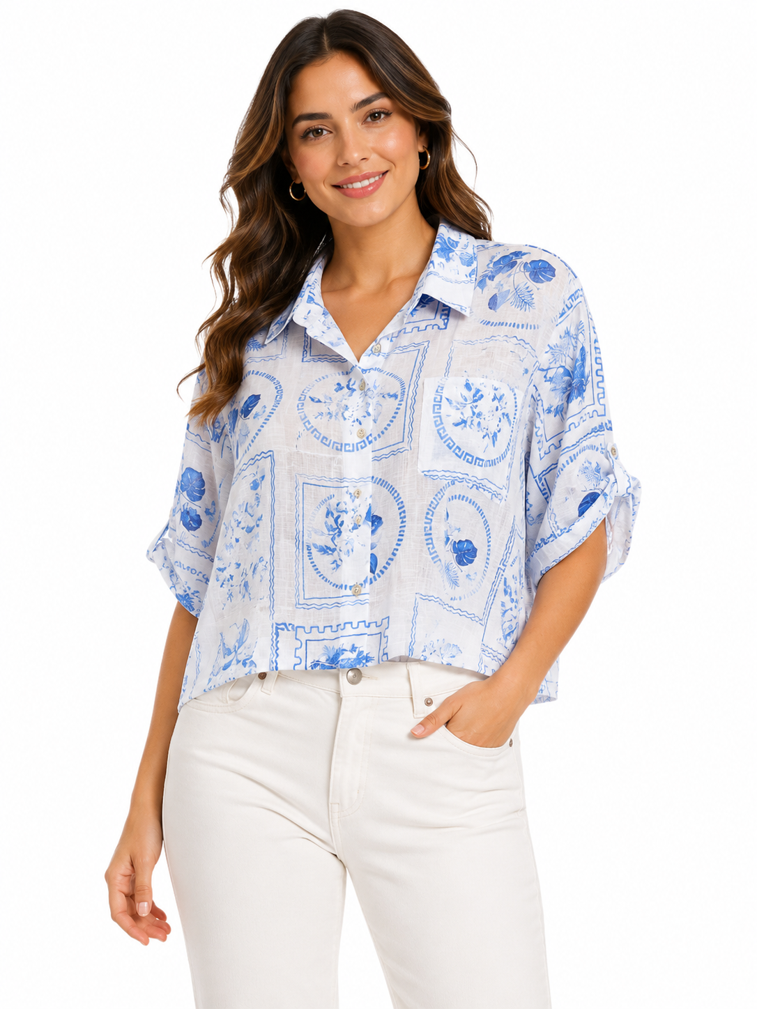 Una camisa tipo safari Pocket Camp, color blanco hueso y azul