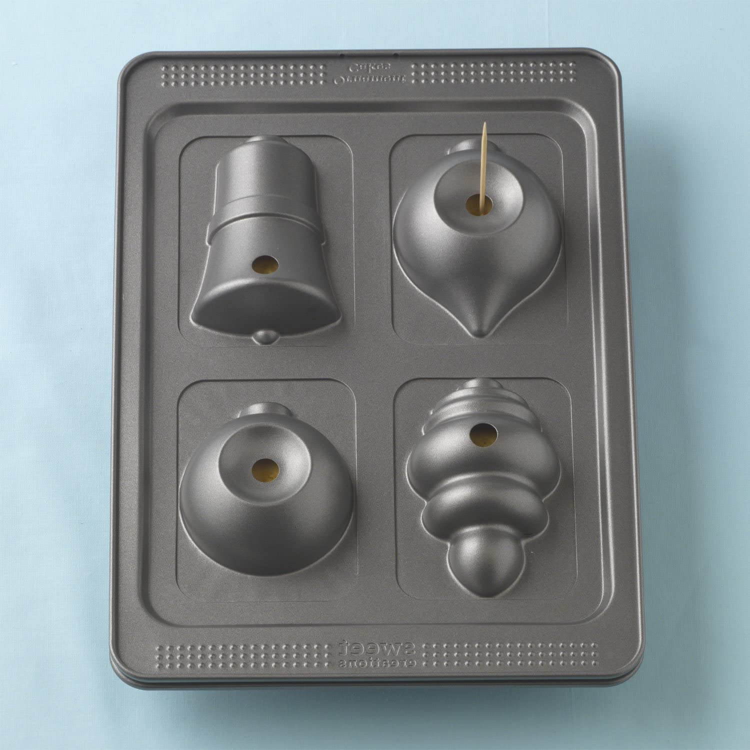 4-Cup 3D Ornament Cake Pan