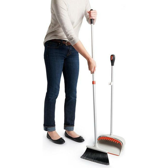OXO GG LARGE SWEEP SET WITH EXENDABLE BROOM