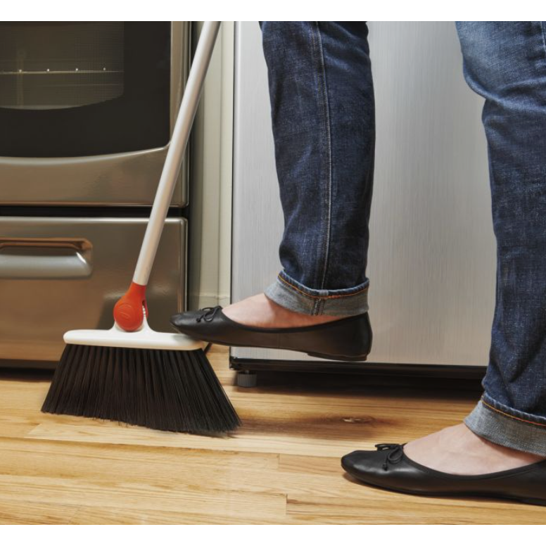 OXO GG ANY-ANGLE BROOM