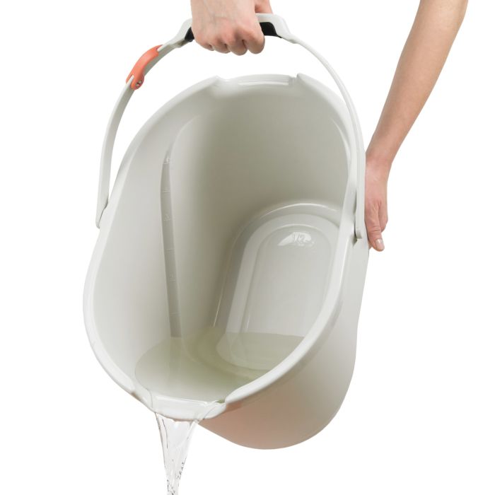 OXO GG ANGLED MEASURING BUCKET