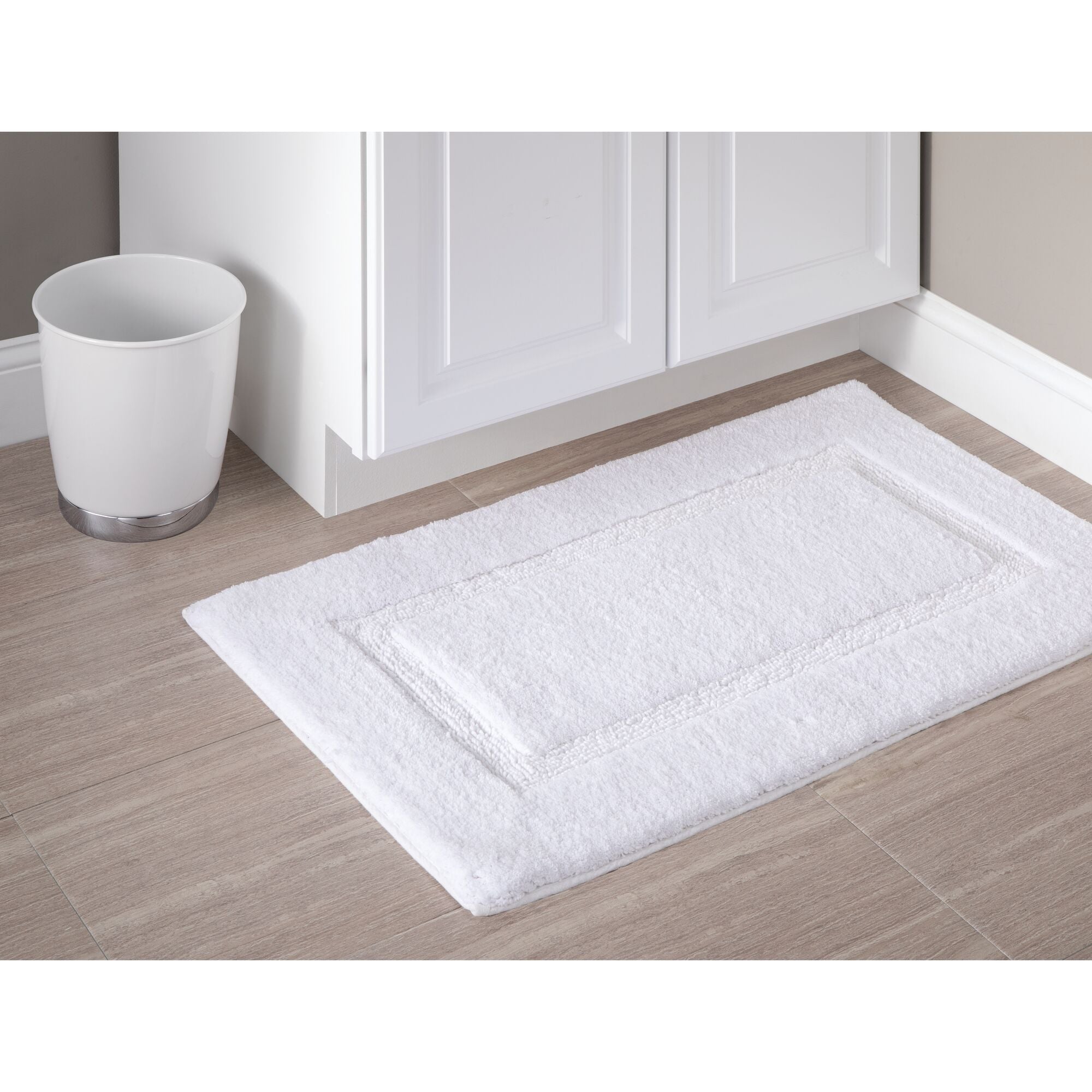 Alfombra decorativa blanca 34" X 21"