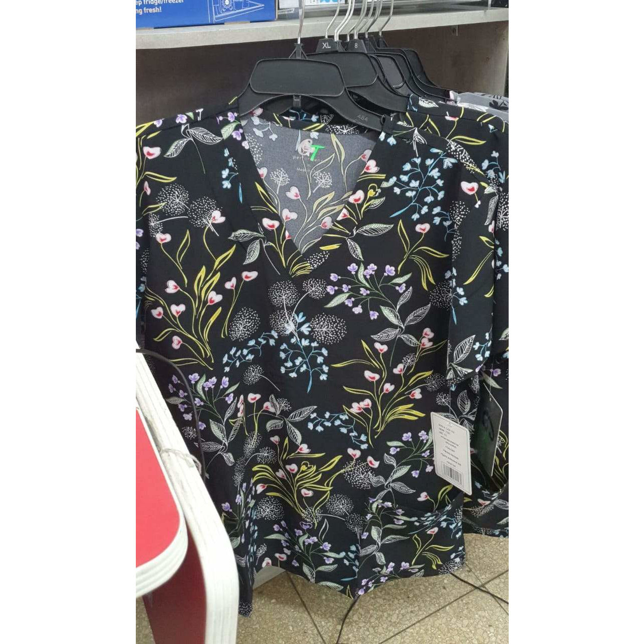 SCRUB NEGRO DE FLORES ESTAMPADAS