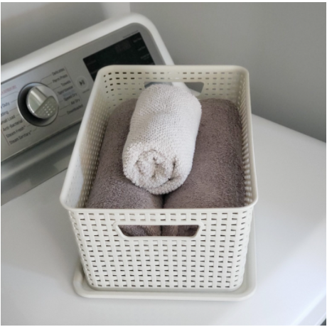 Woven plastic bin with lid