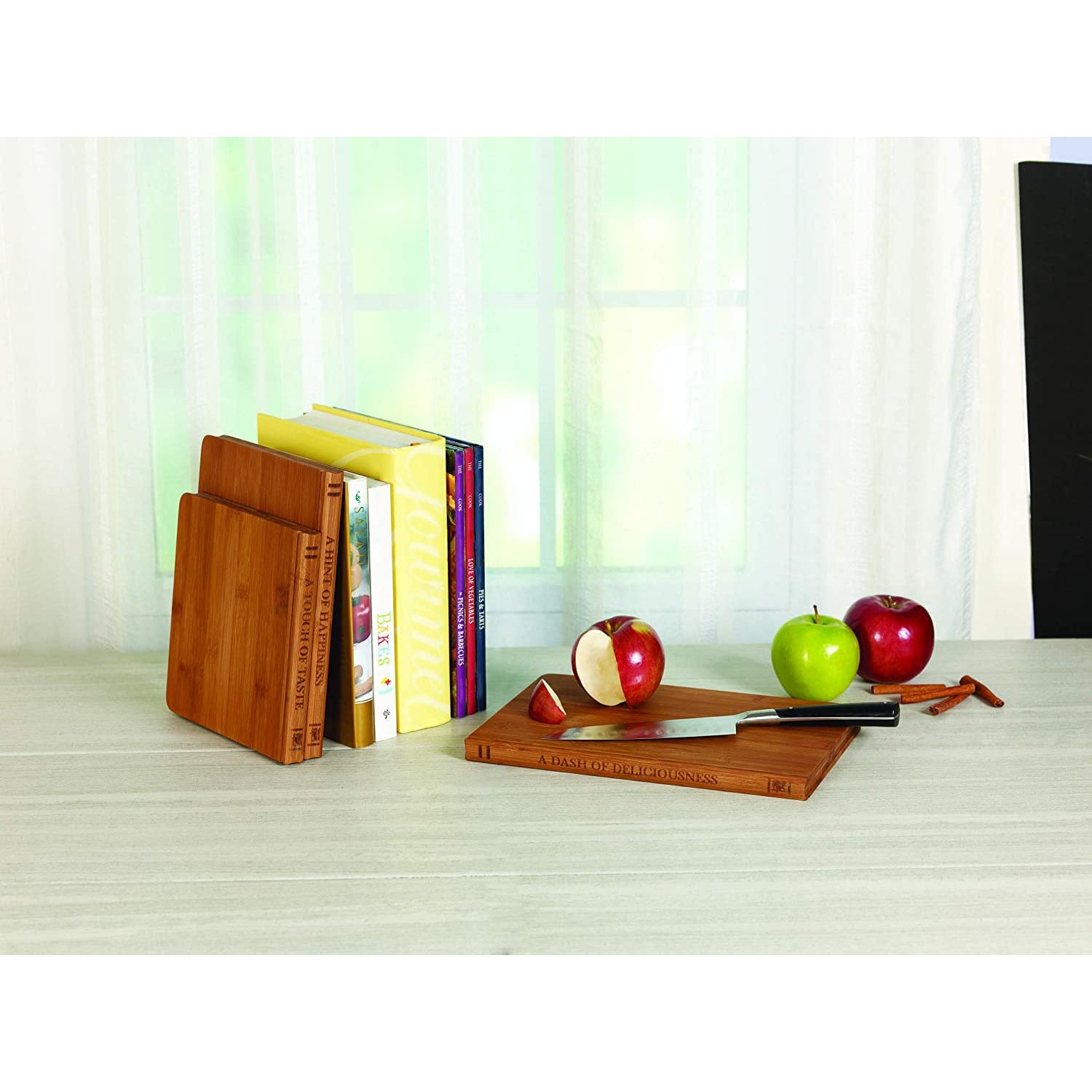 SET DE 3 TABLAS DE BAMBOO CON MOTIVO DE LIBROS