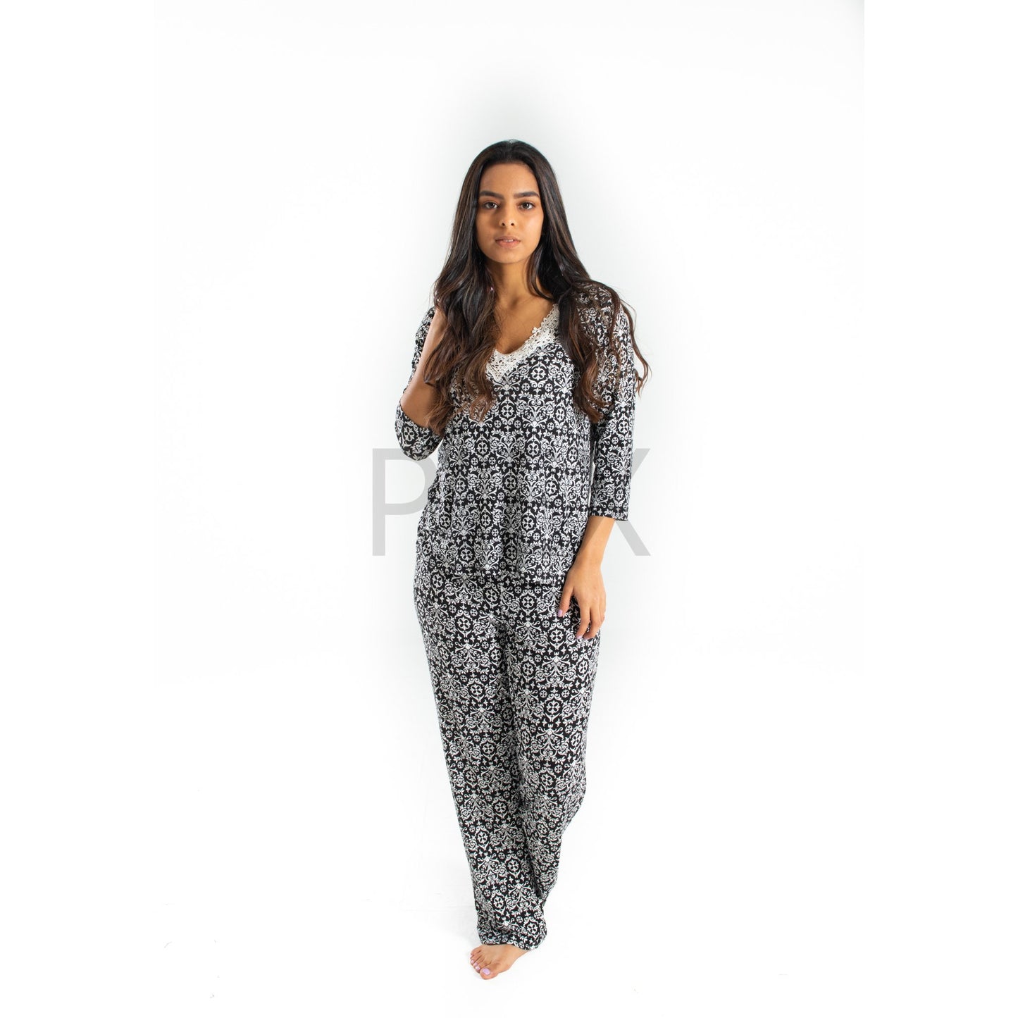 Pijama negra con estampado