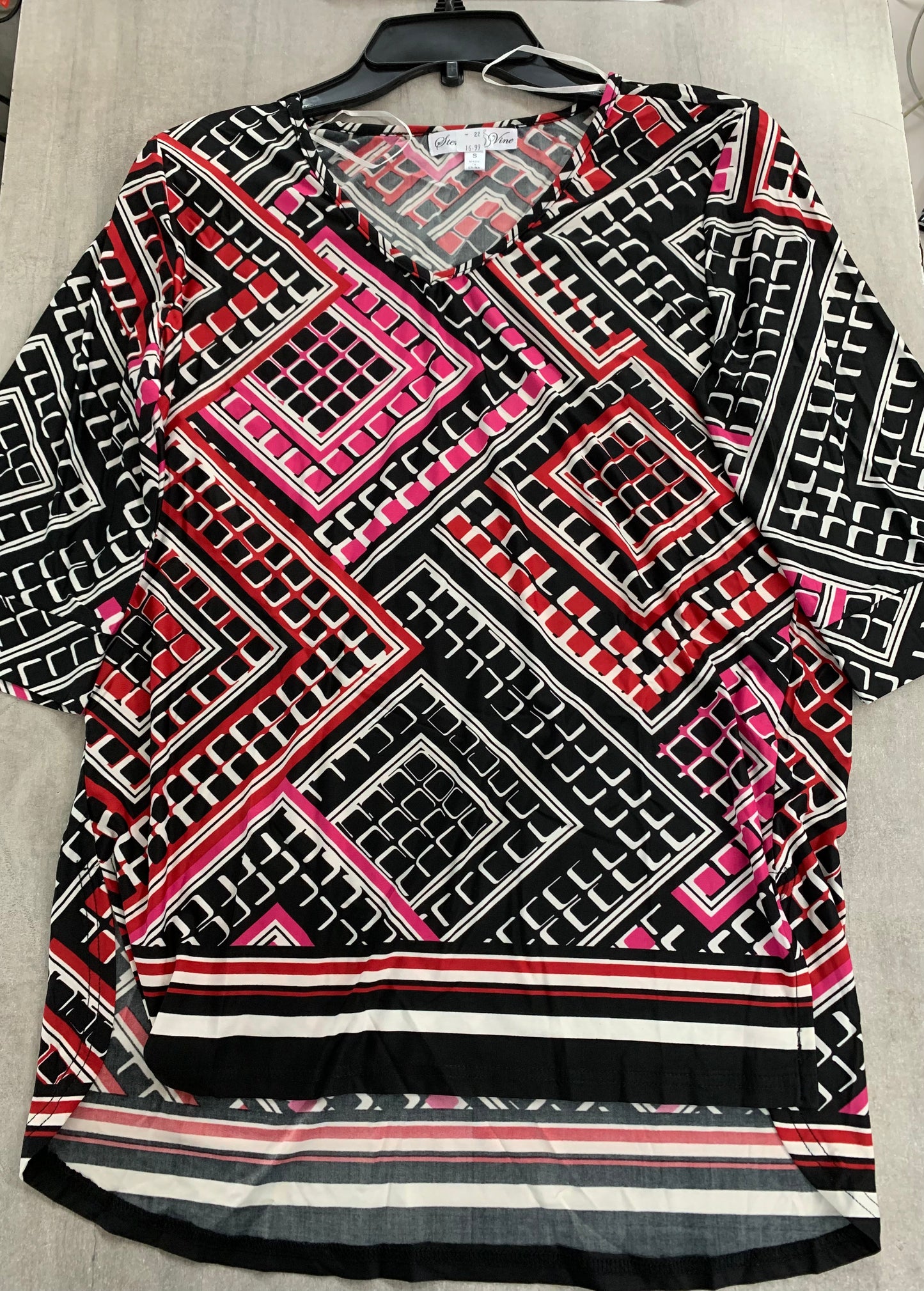 QTR SLVS, V-NECK - RED/FUSCHIA/BLACK
