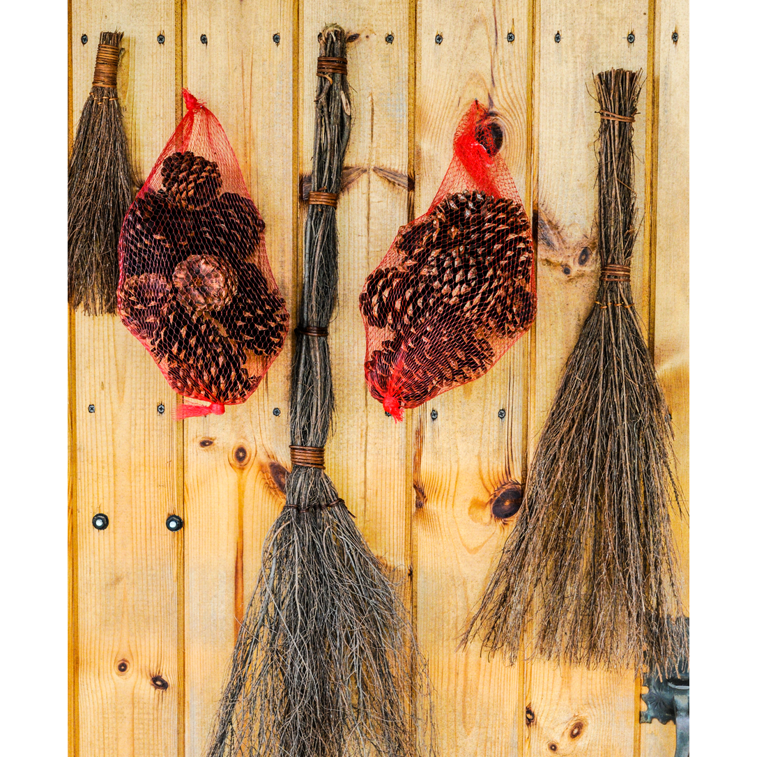 Cinnamon Scented Pinecones (8-11pcs)
