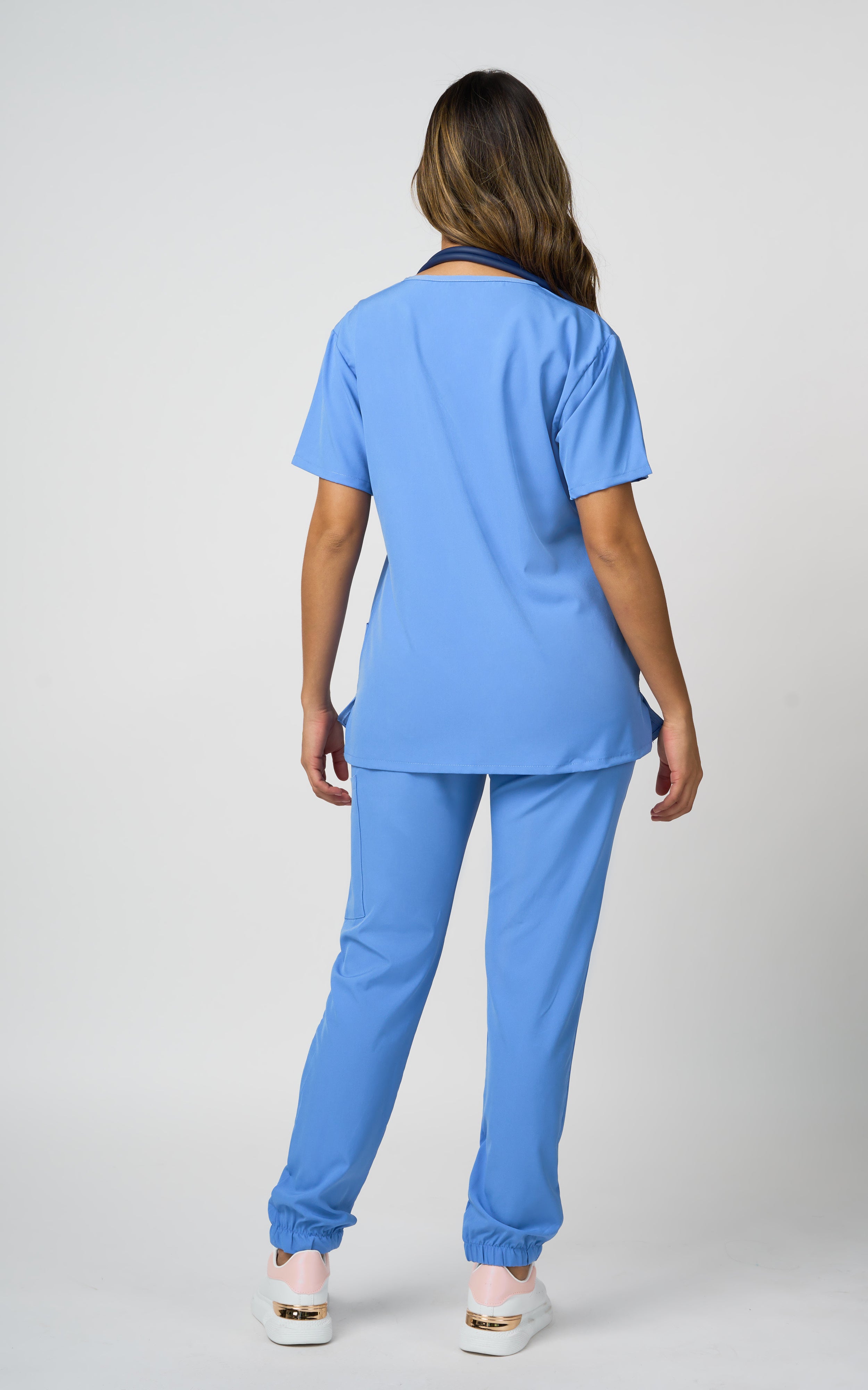 UNIFORME STRECH CELESTE MODELO JOGGER (SLIM FIT)