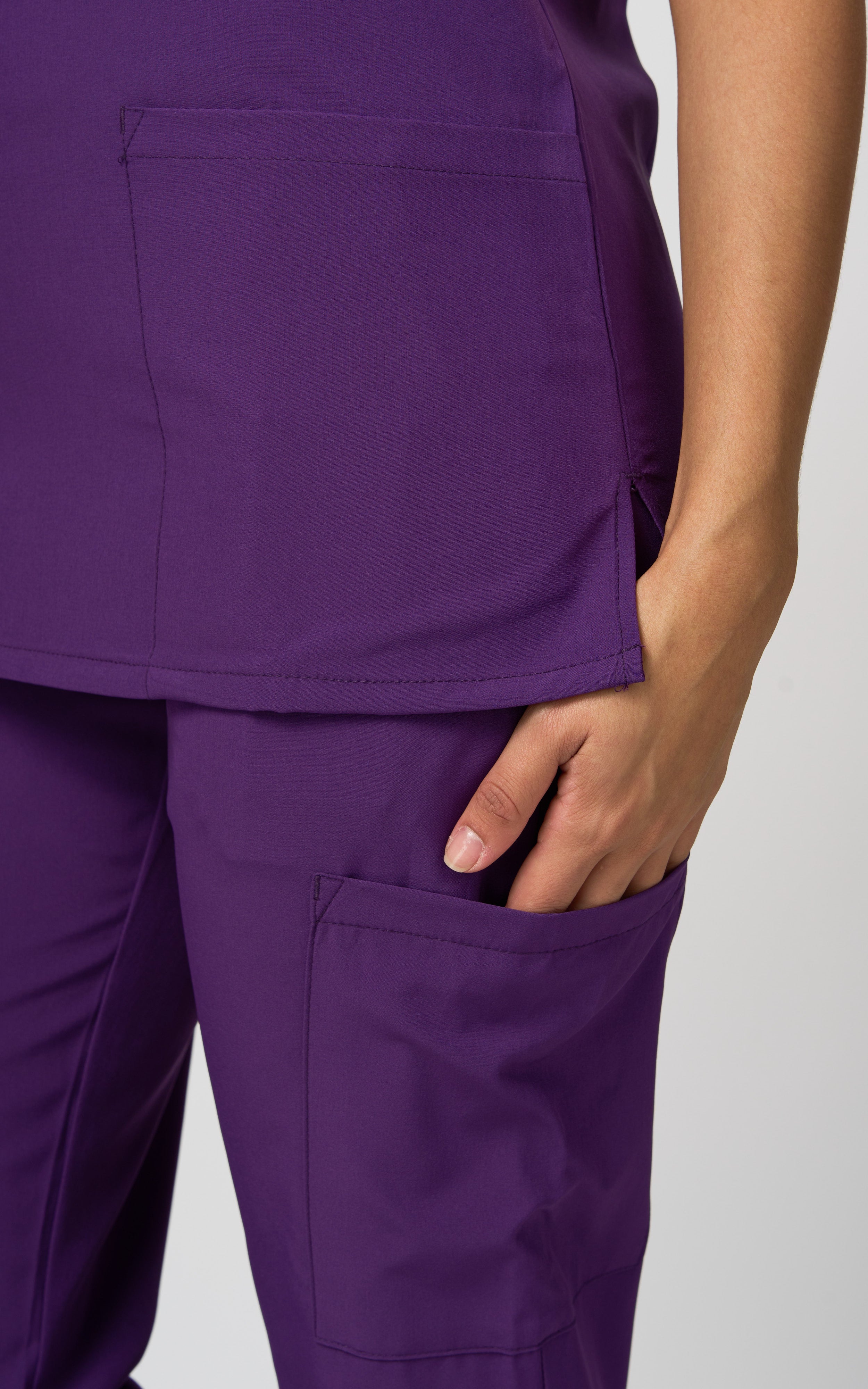 UNIFORME STRECH MORADO LOTO MODELO JOGGER (SLIM FIT)