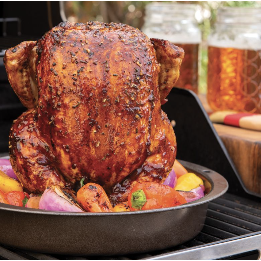 Asador de Pollo con lata de cerveza