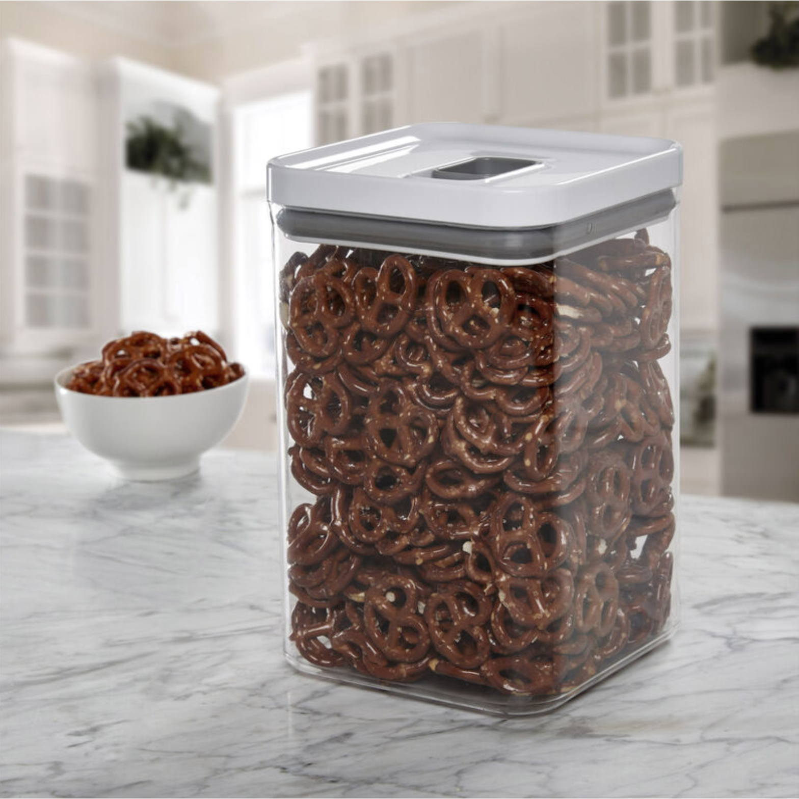 Clear storage container 4.43 Qt.