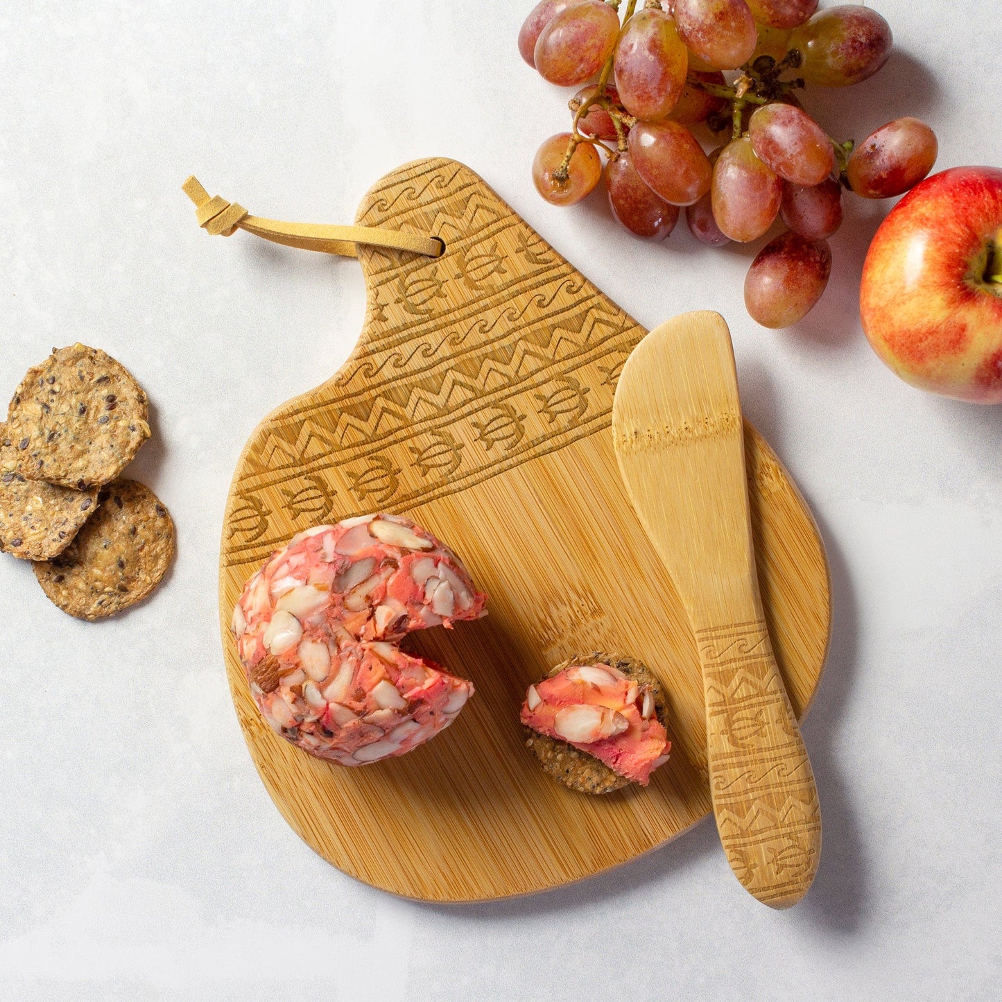 Tonga Serving Board and Spreader