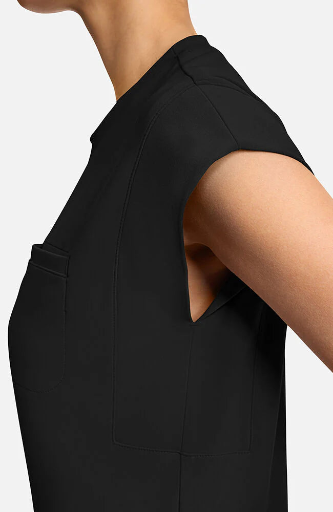 Cuello de la camiseta negro