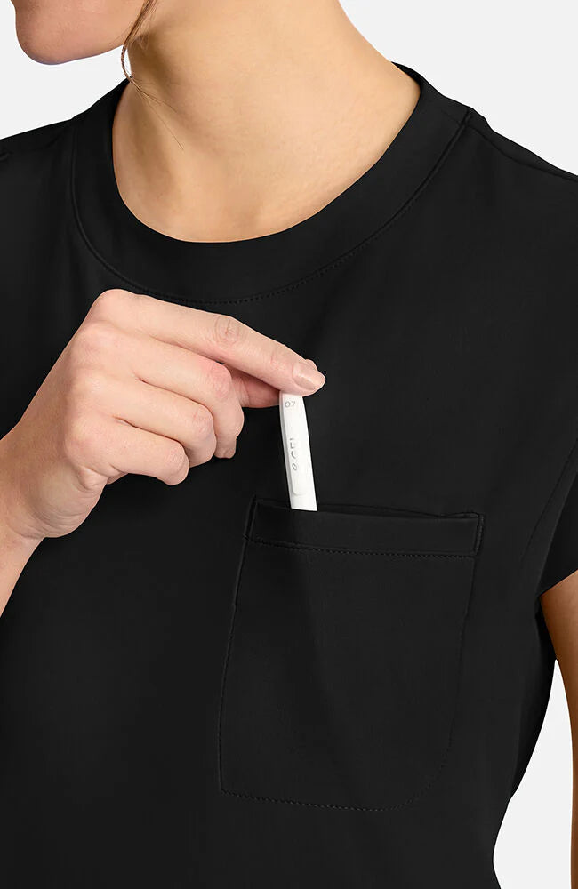 Cuello de la camiseta negro