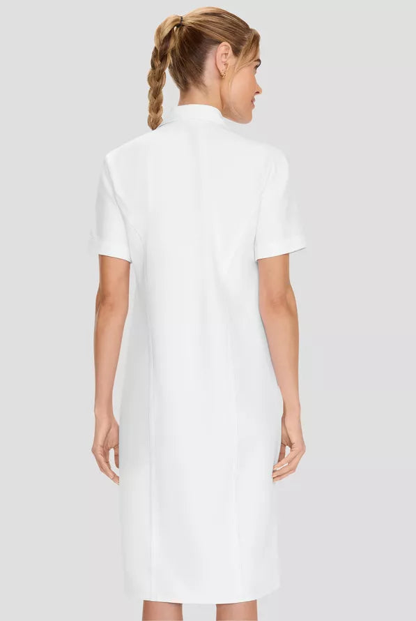 Vestido de uniforme médico con botones delanteros blanco