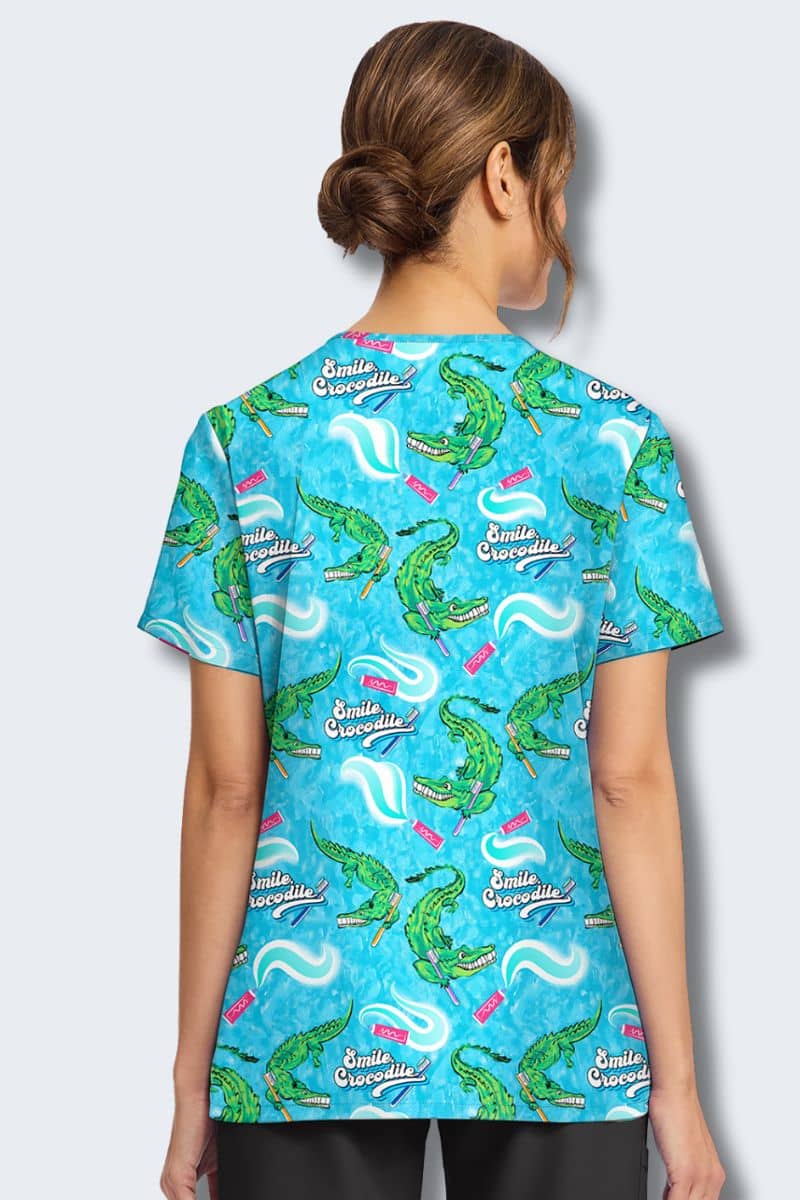 Blusa estampada con cuello en V y cocodrilo sonriente