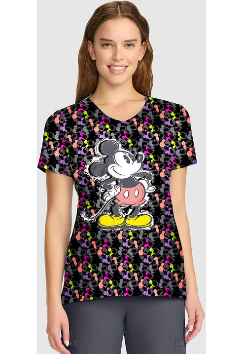Top estampado con cuello en V e icónico Mickey de Disney