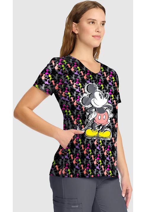Top estampado con cuello en V e icónico Mickey de Disney