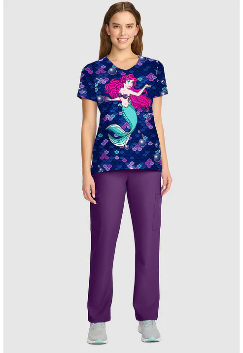 Blusa estampada médica con cuello en V Historia de una sirena