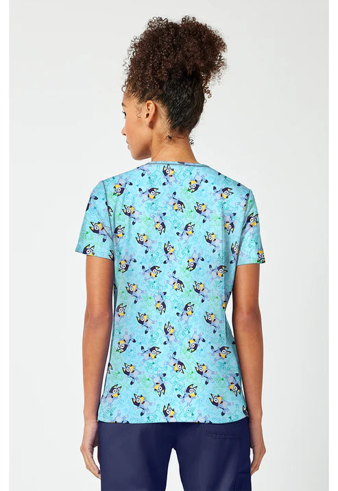 Estampado de blusa médica con cuello en V Bluey Zone