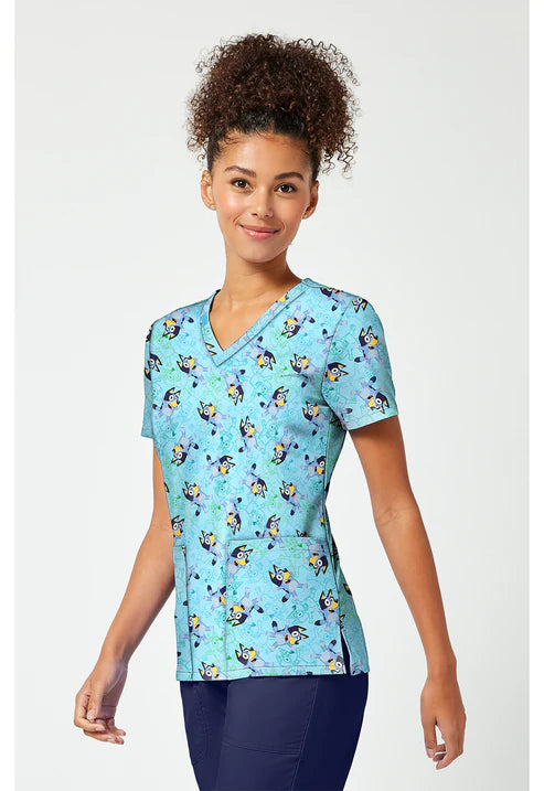 Estampado de blusa médica con cuello en V Bluey Zone
