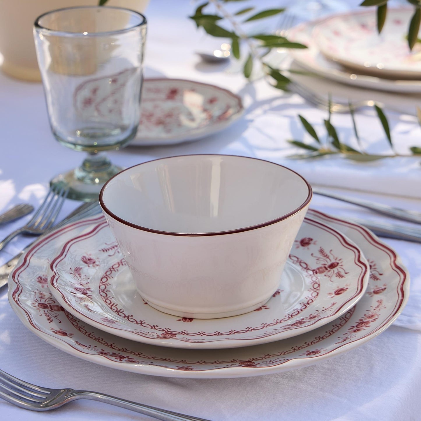 Salad/Dessert Plate, Vila White-Red  8"