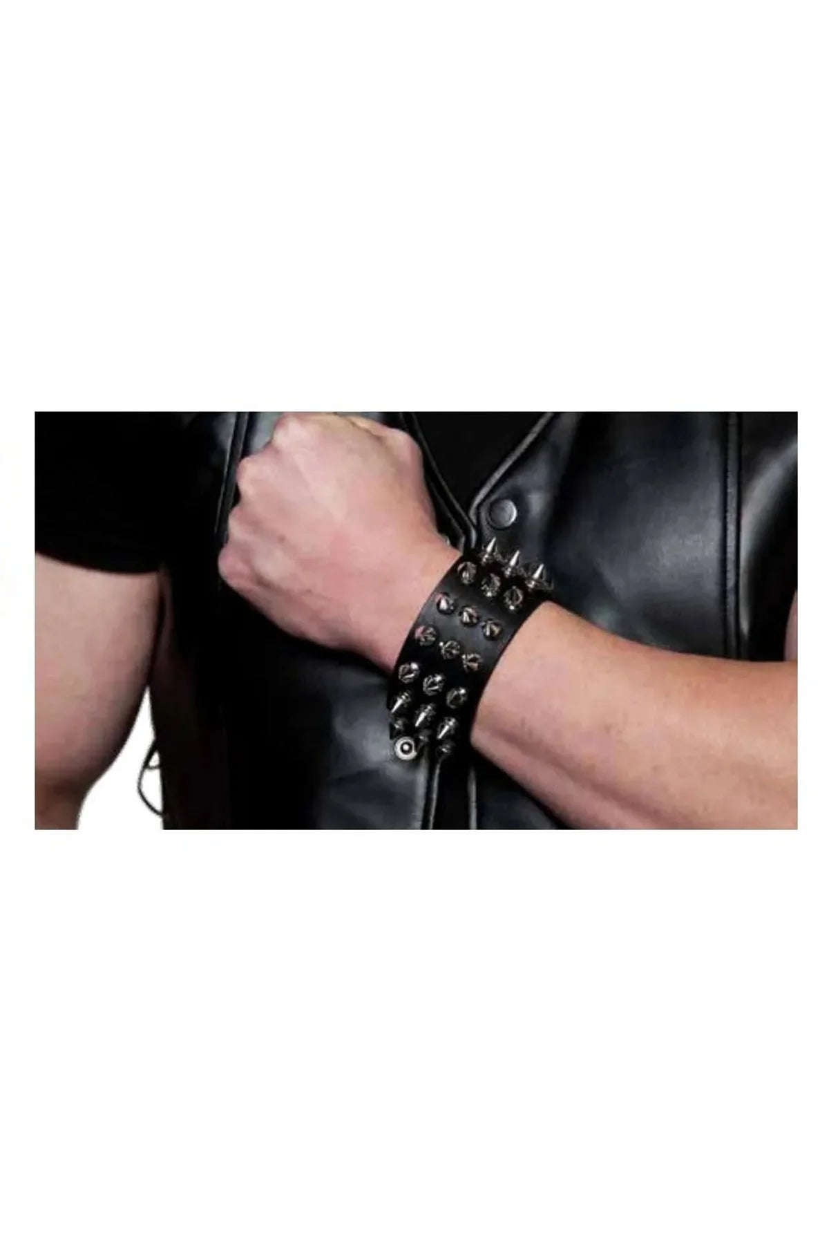 Pulsera de pinchos estilo punk