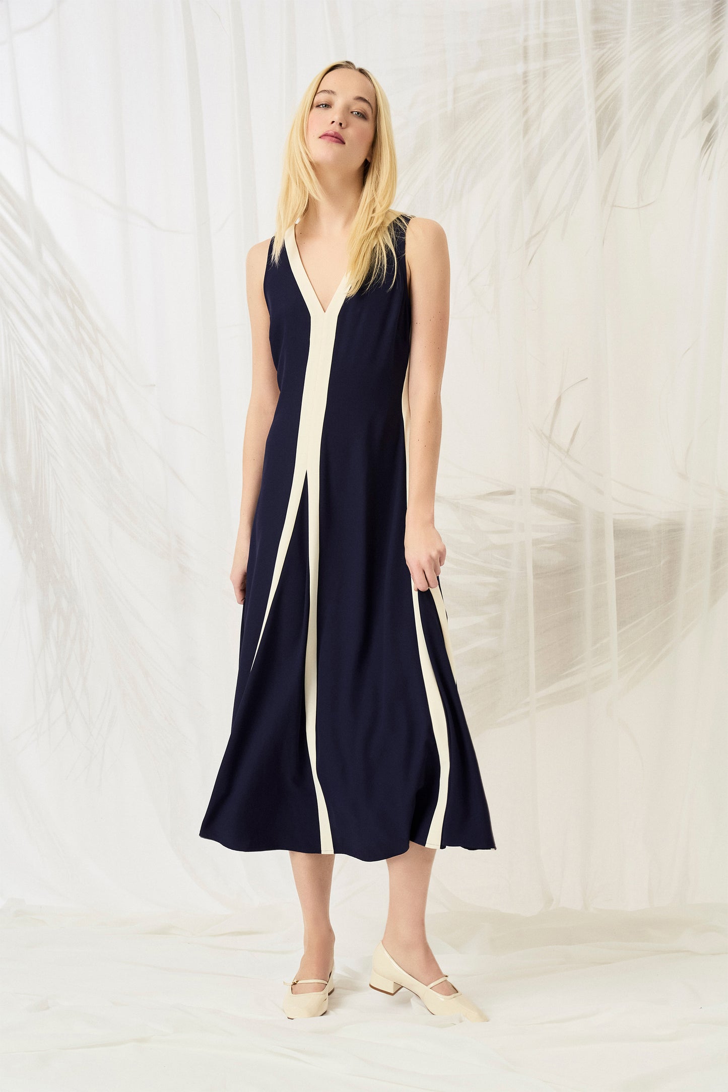 V-Neck Midi Dress Evening / Blue - Maggy London