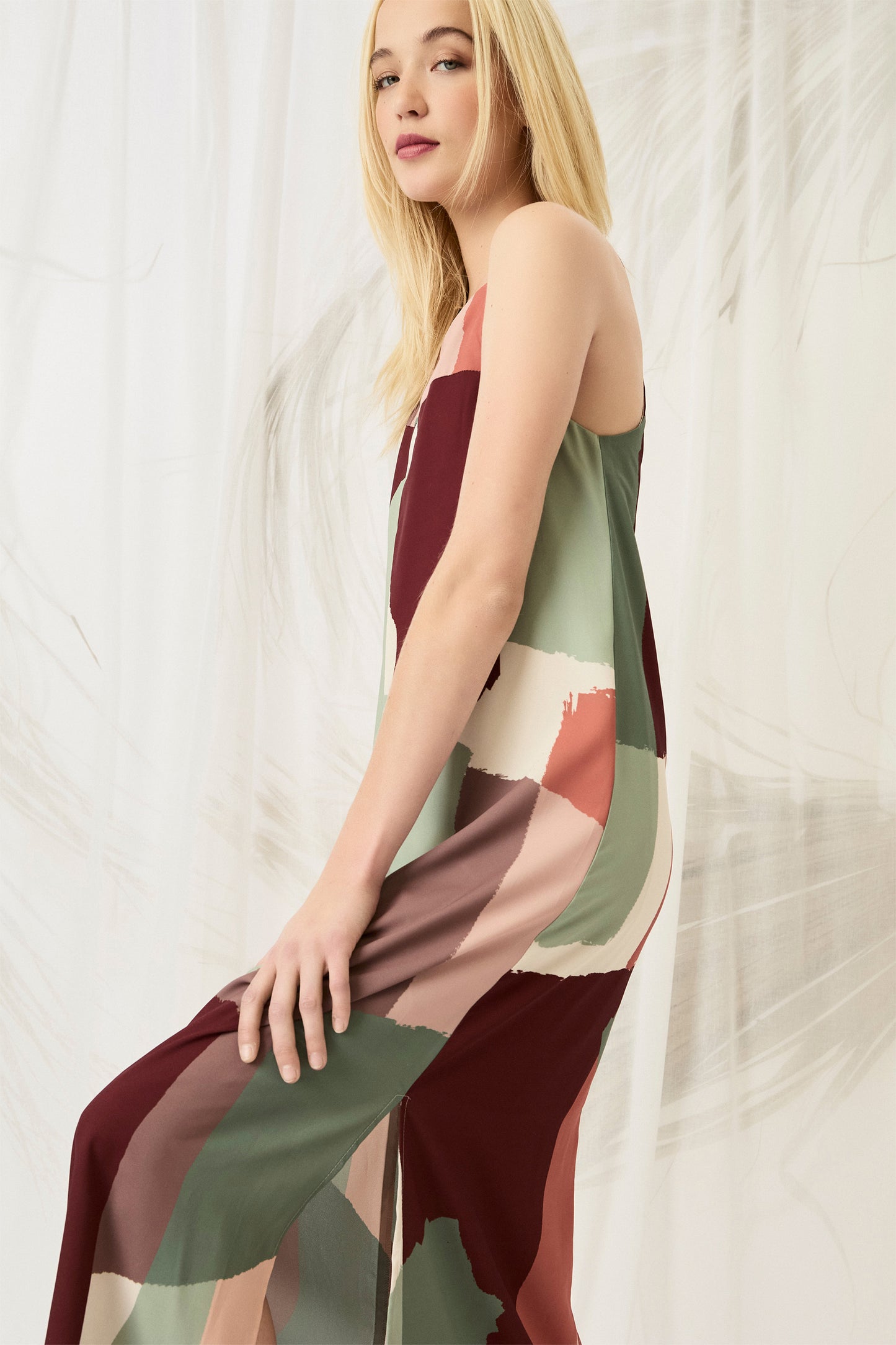 Abstract Print Shift Dress White Smoke/ Antique Rose   - Maggy London