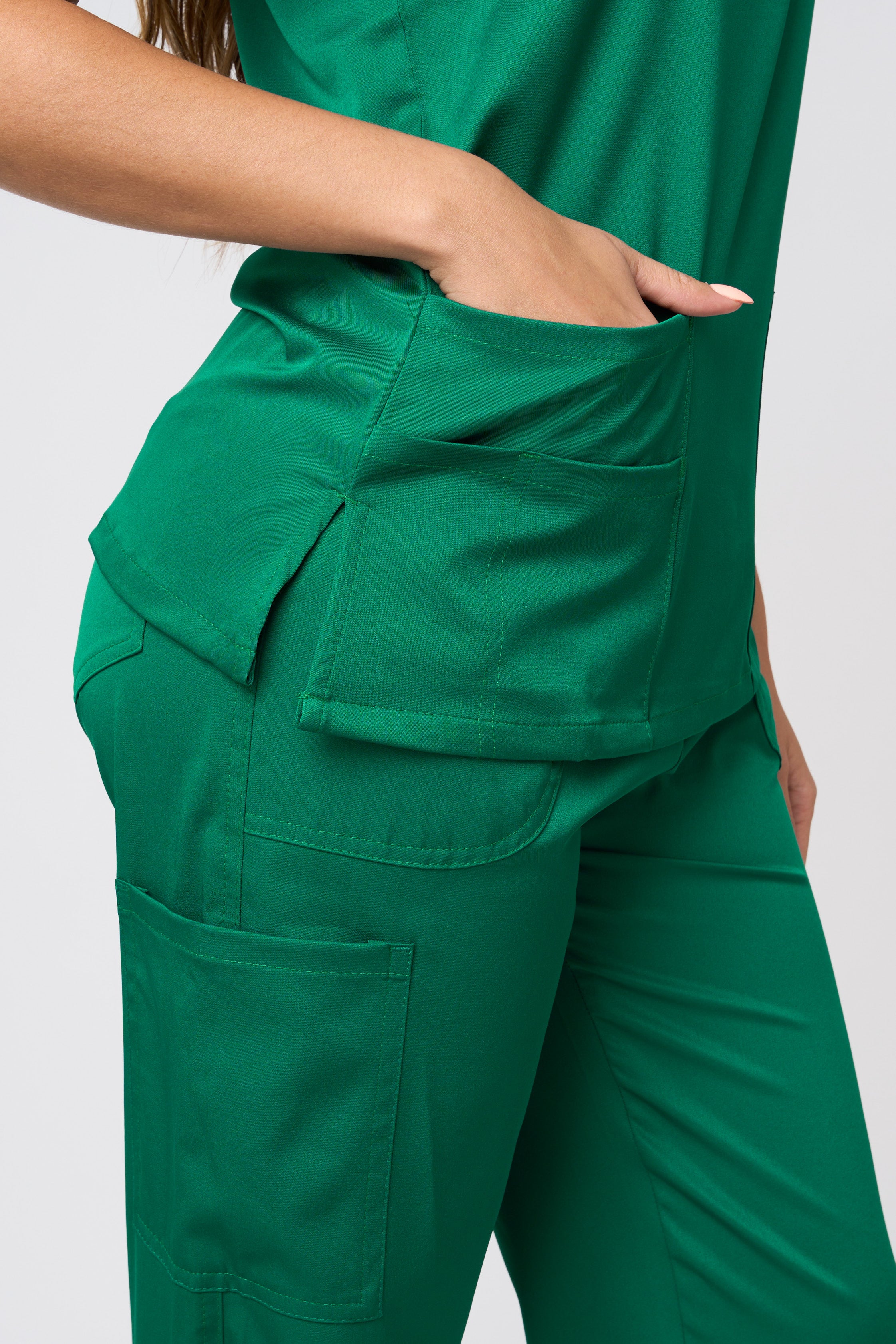 SOLID 4 WAY STRETCH KEYHOLE NECK SCRUB SET HUNTER GREEN
