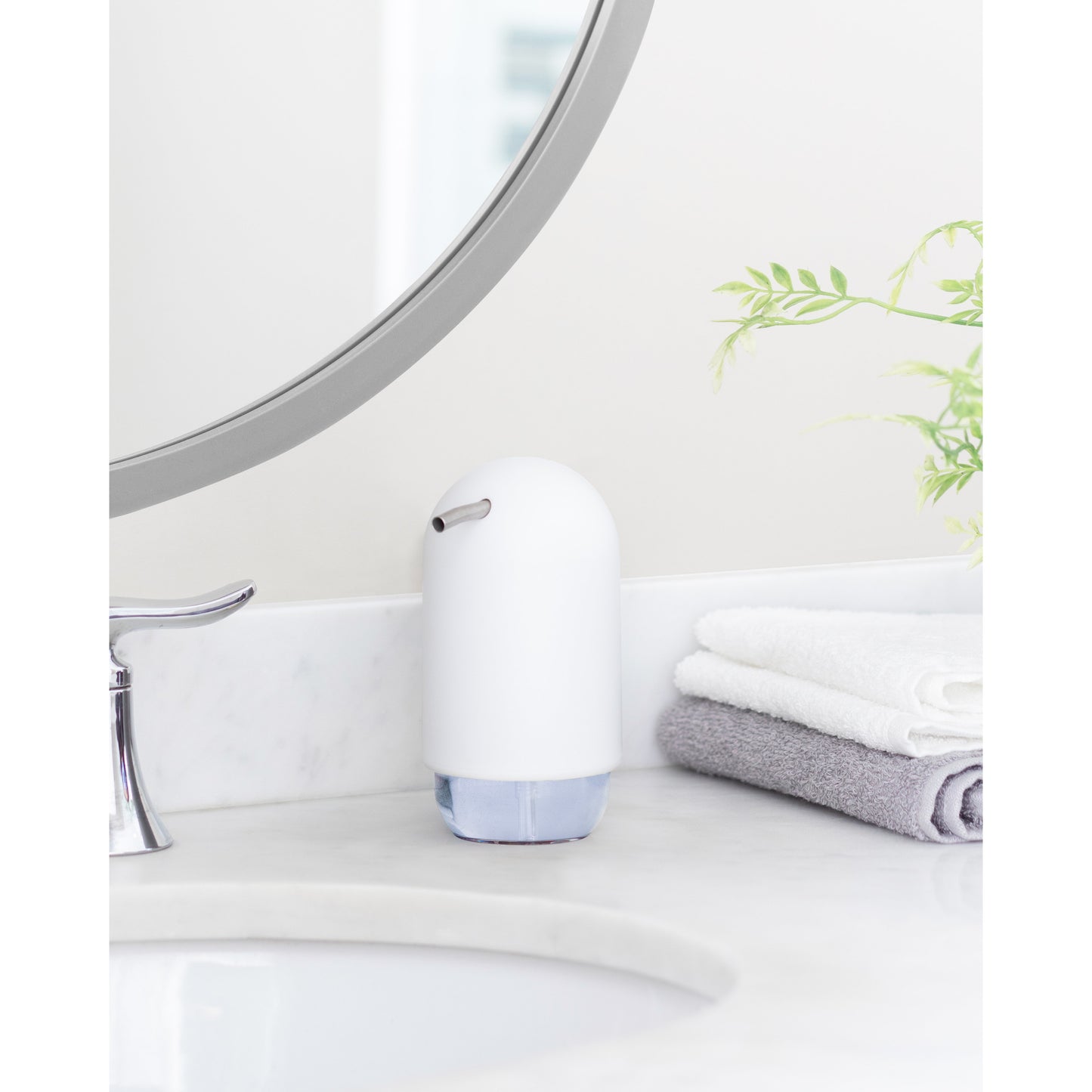 TOUCH SOAP PUMP  WHITE