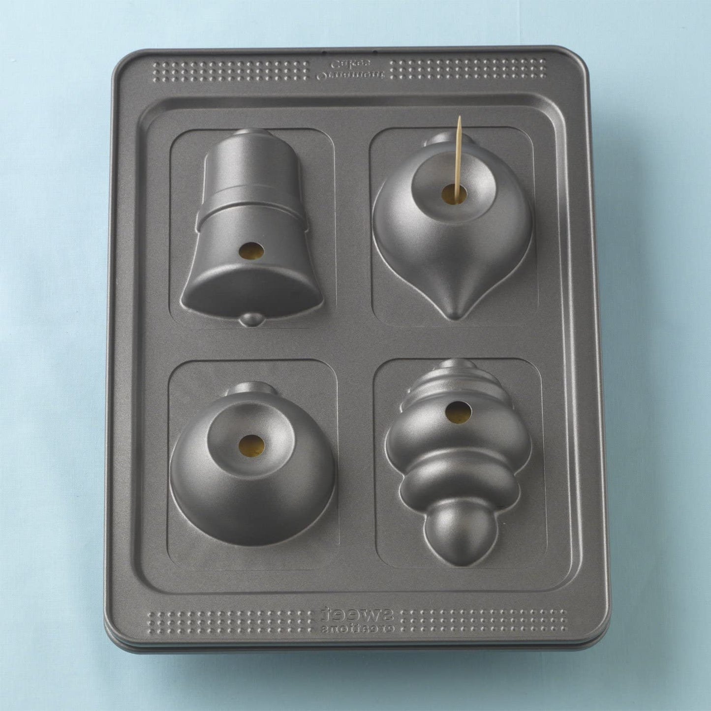 4-Cup 3D Ornament Cake Pan