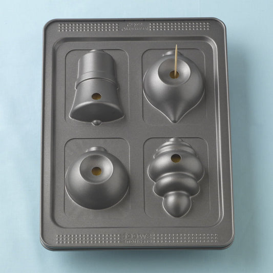 4-Cup 3D Ornament Cake Pan