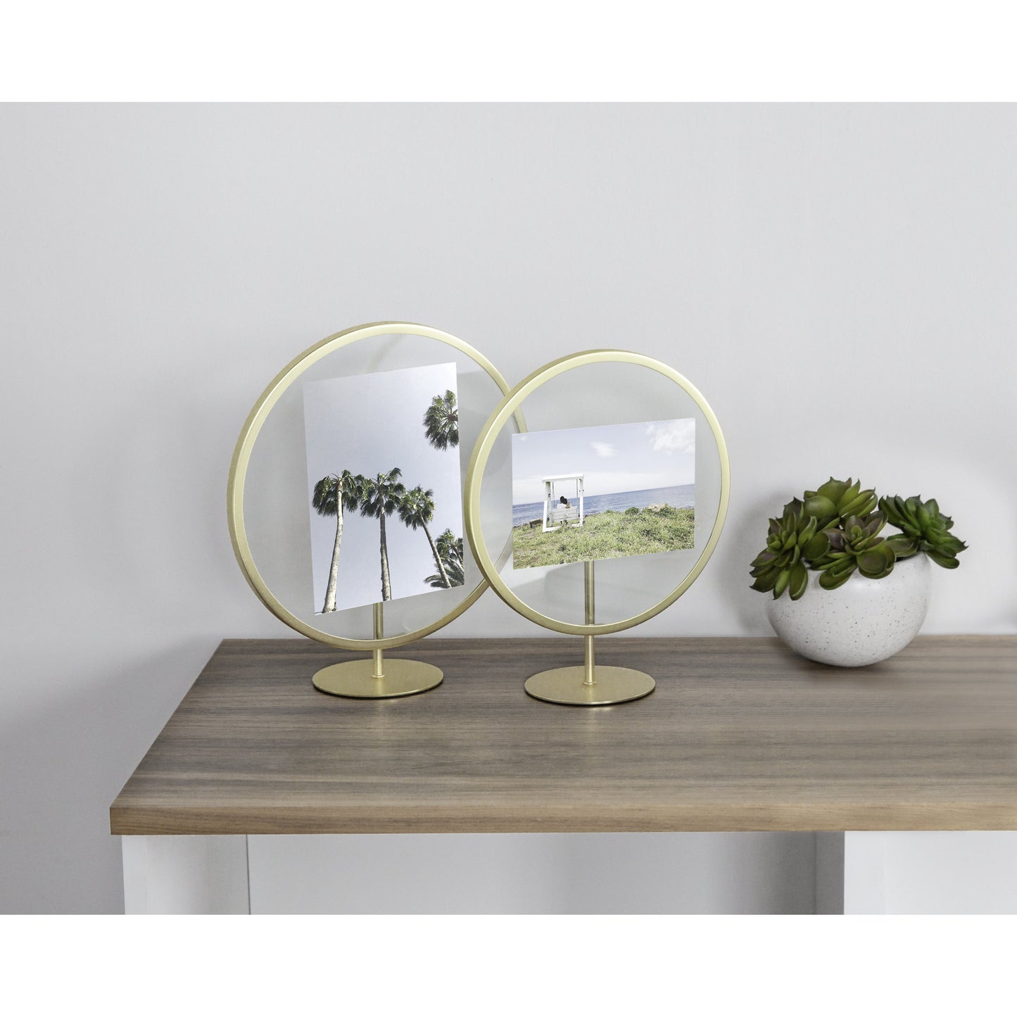 INFINITY ROUND PHOTO DIPSLAY 5" X 7" MATTE-BRASS