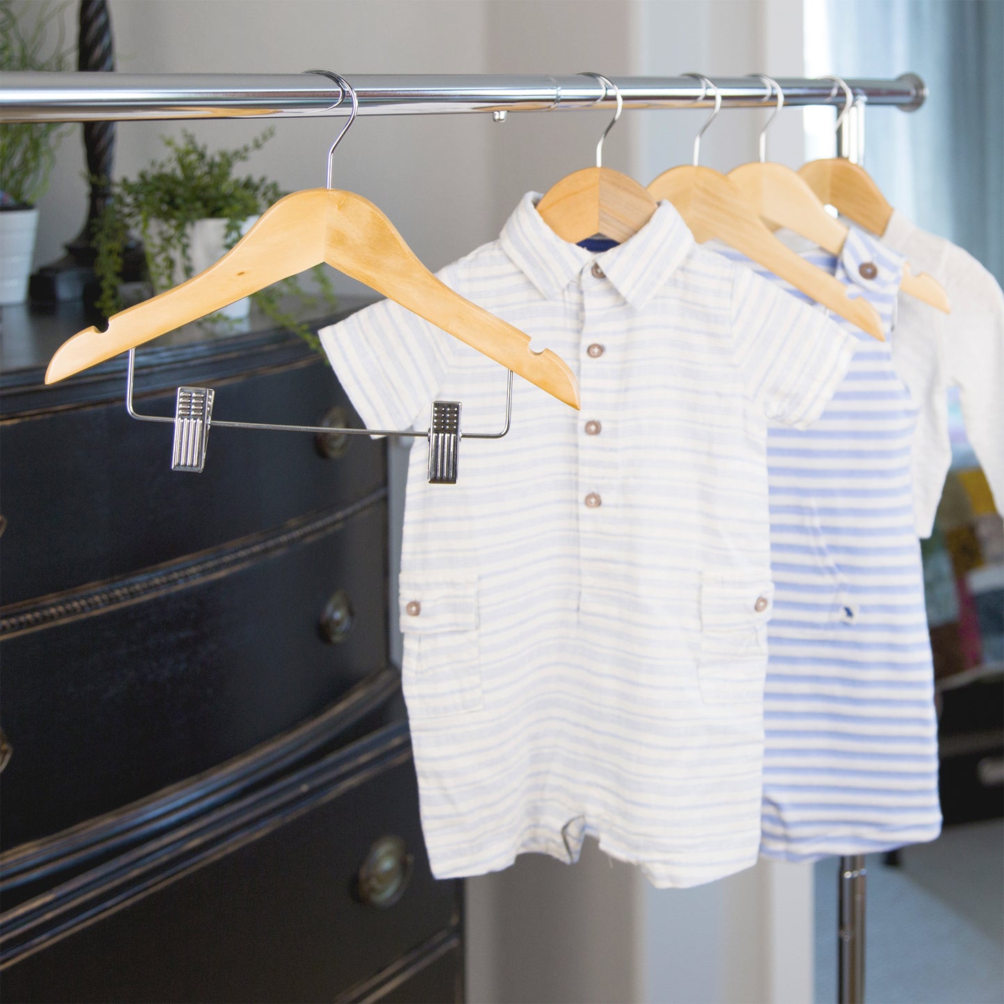 Juvenile Shirt Hanger With Clips - Set of 5