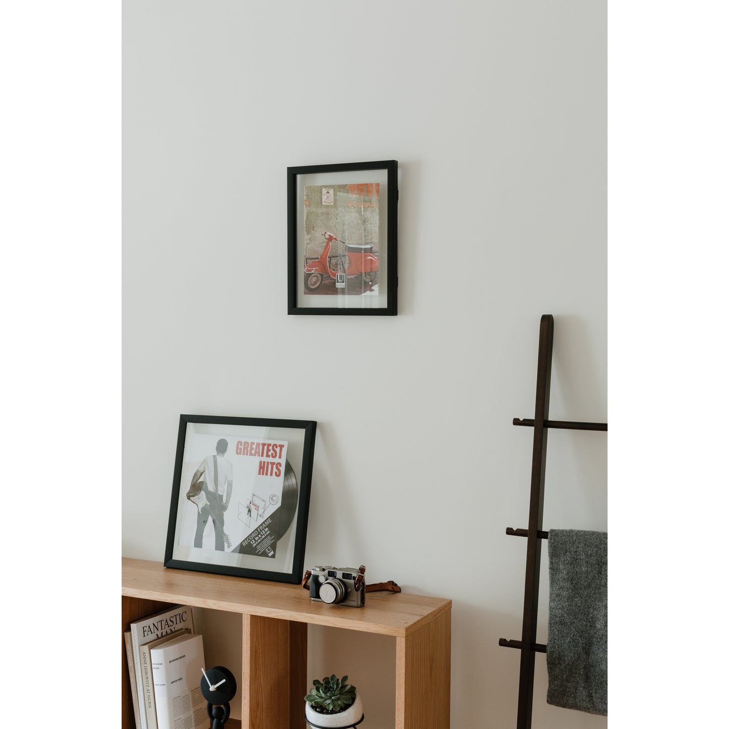 Document Frame 11" x 14" black