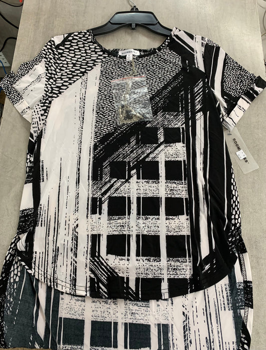 S/S ROUND NECK WITH NECKLACE HI-LOW HEM-BLK WHT