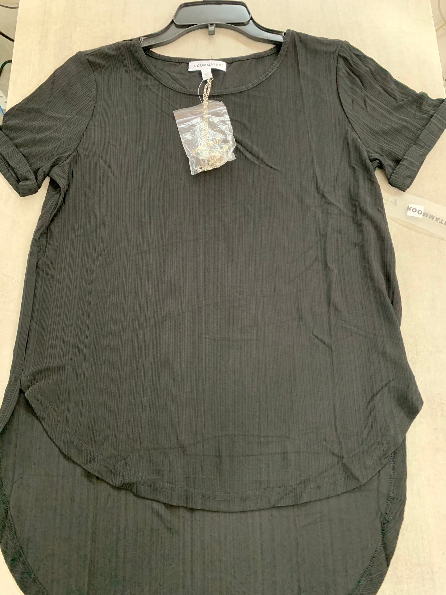 S/S ROUND NECK WITH NECKLACE HI-LOW HEM-BLACK