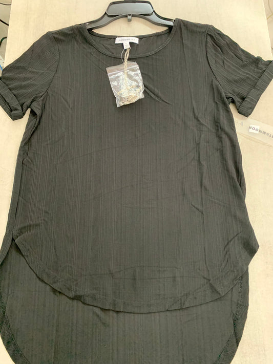S/S ROUND NECK WITH NECKLACE HI-LOW HEM-BLACK
