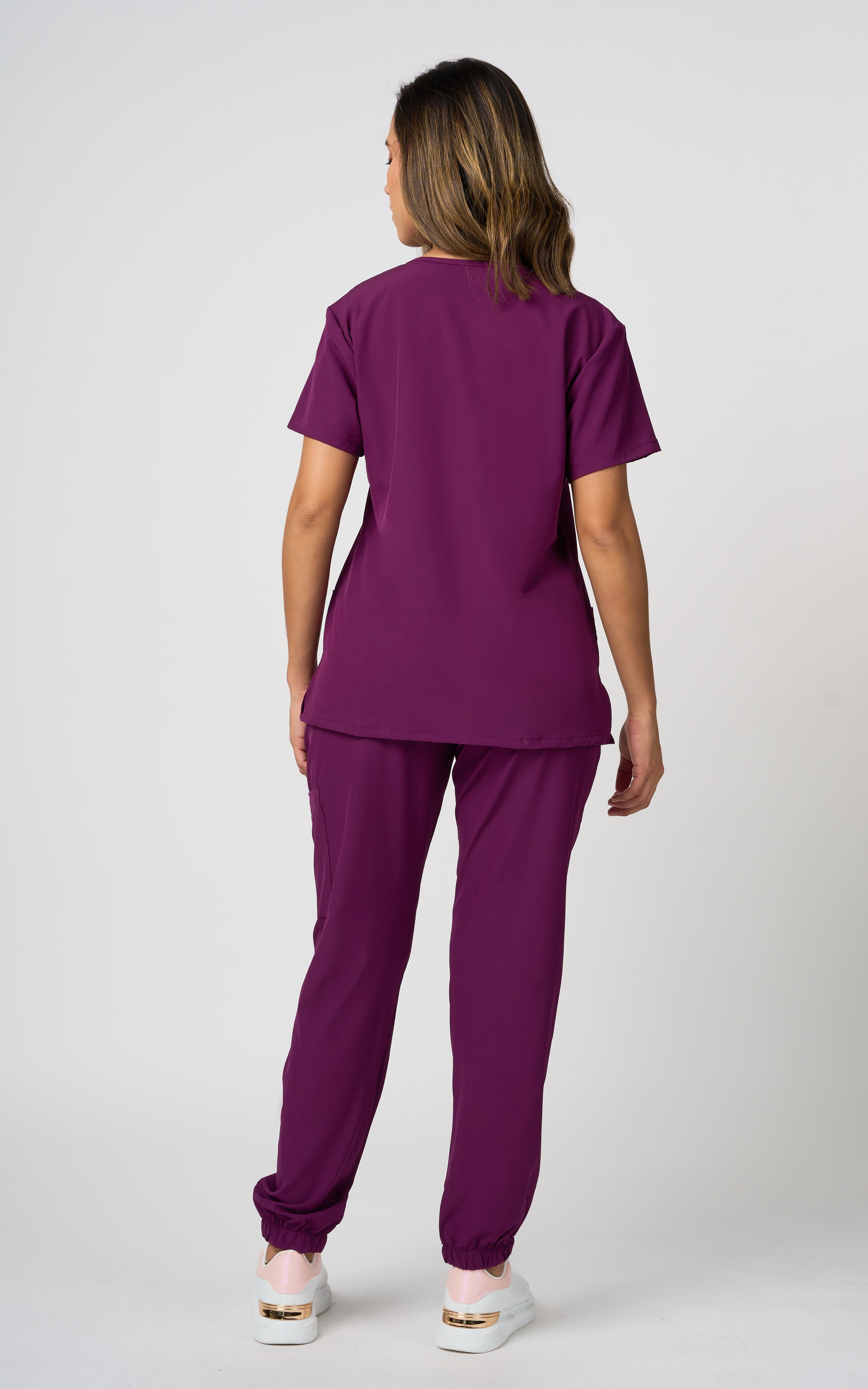 UNIFORME STRECH MORA - BERRY MODELO JOGGER (SLIM FIT)