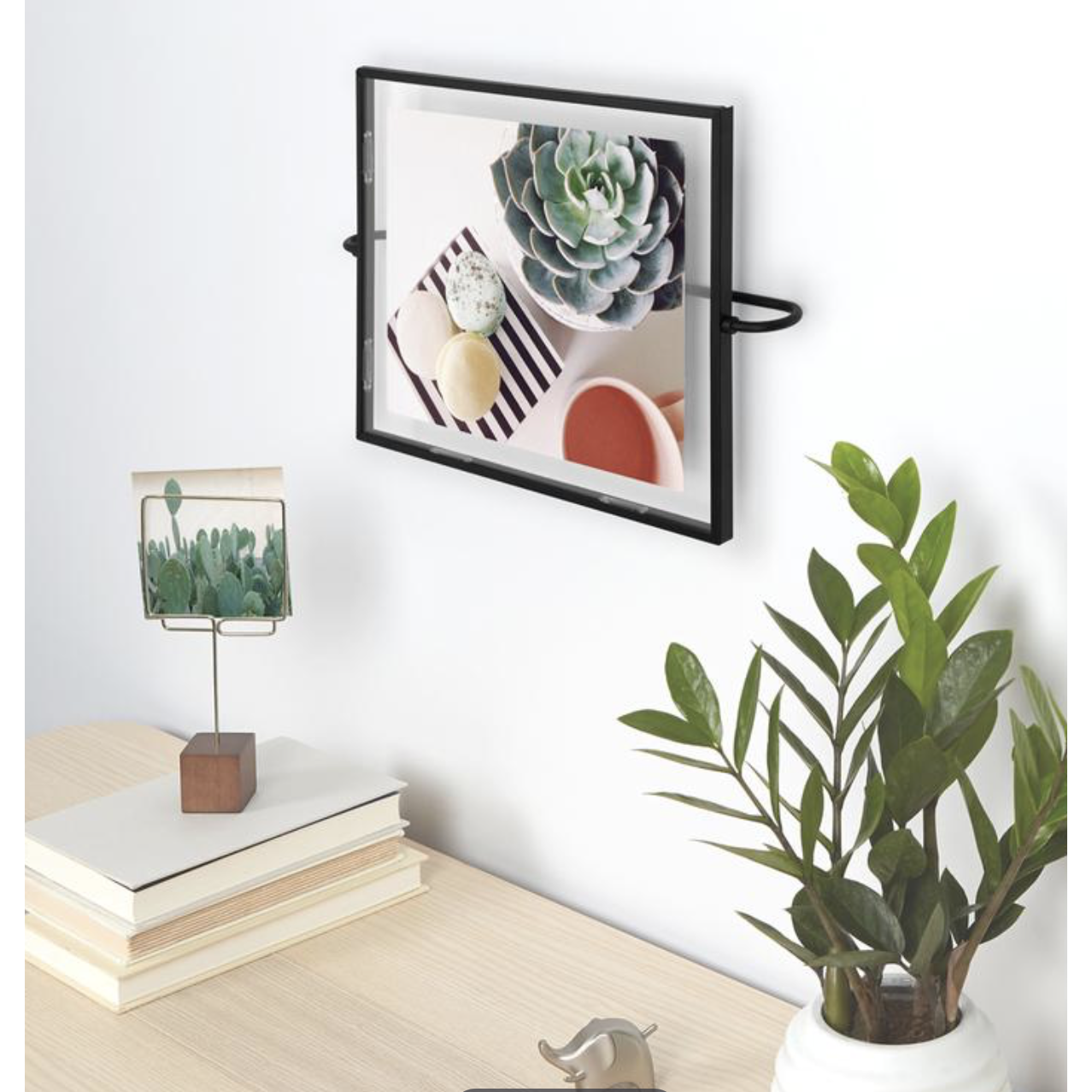 PHANTOM PHOTO FRAME