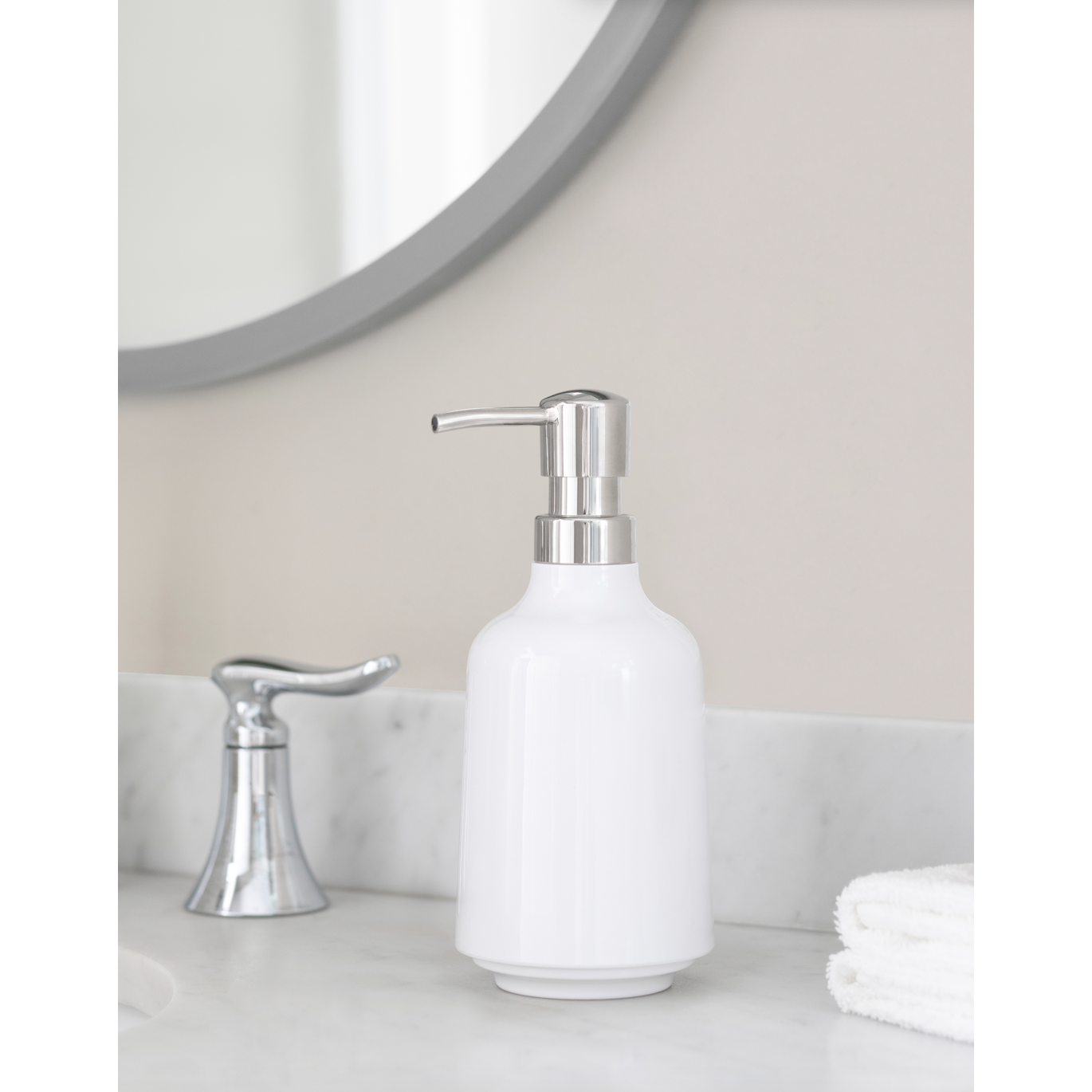 STEP SOAP PUMP  WHITE