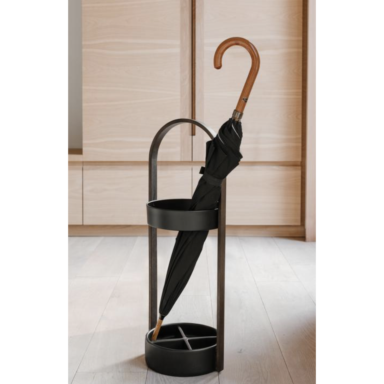 HUB UMBRELLA STAND BLACK / WALNUT