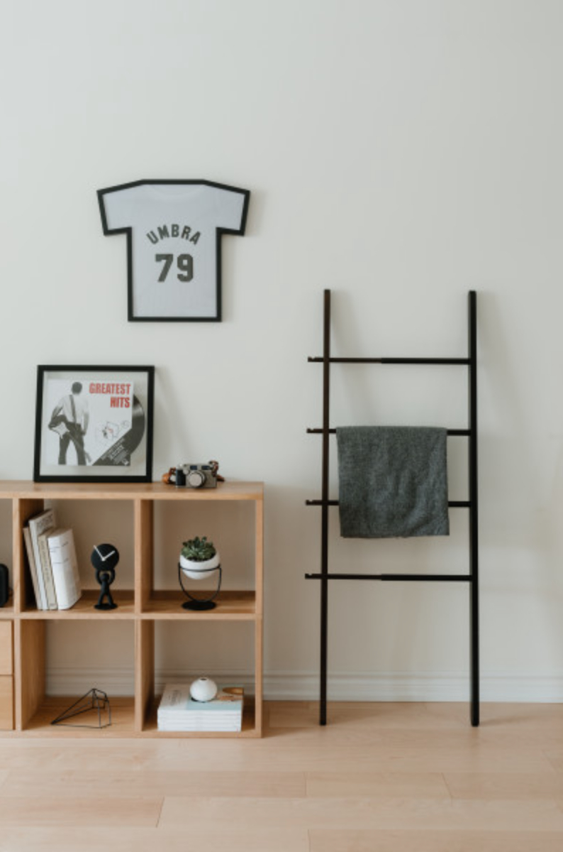 T-FRAME T-SHIRT DISPLAY SMALL BLACK